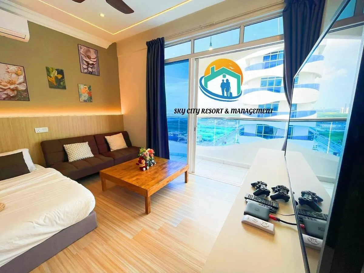 The Wave Malacca City 8Pax 3Bed Cultural Street Open Air Pool Game Console 0*,  Malaysia