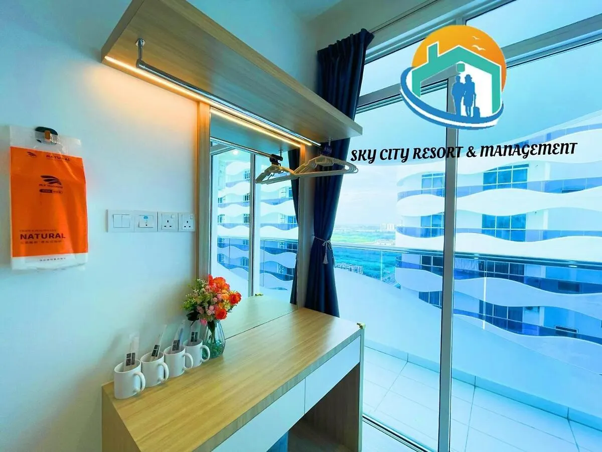 The Wave Malacca City 8Pax 3Bed Cultural Street Open Air Pool Game Console