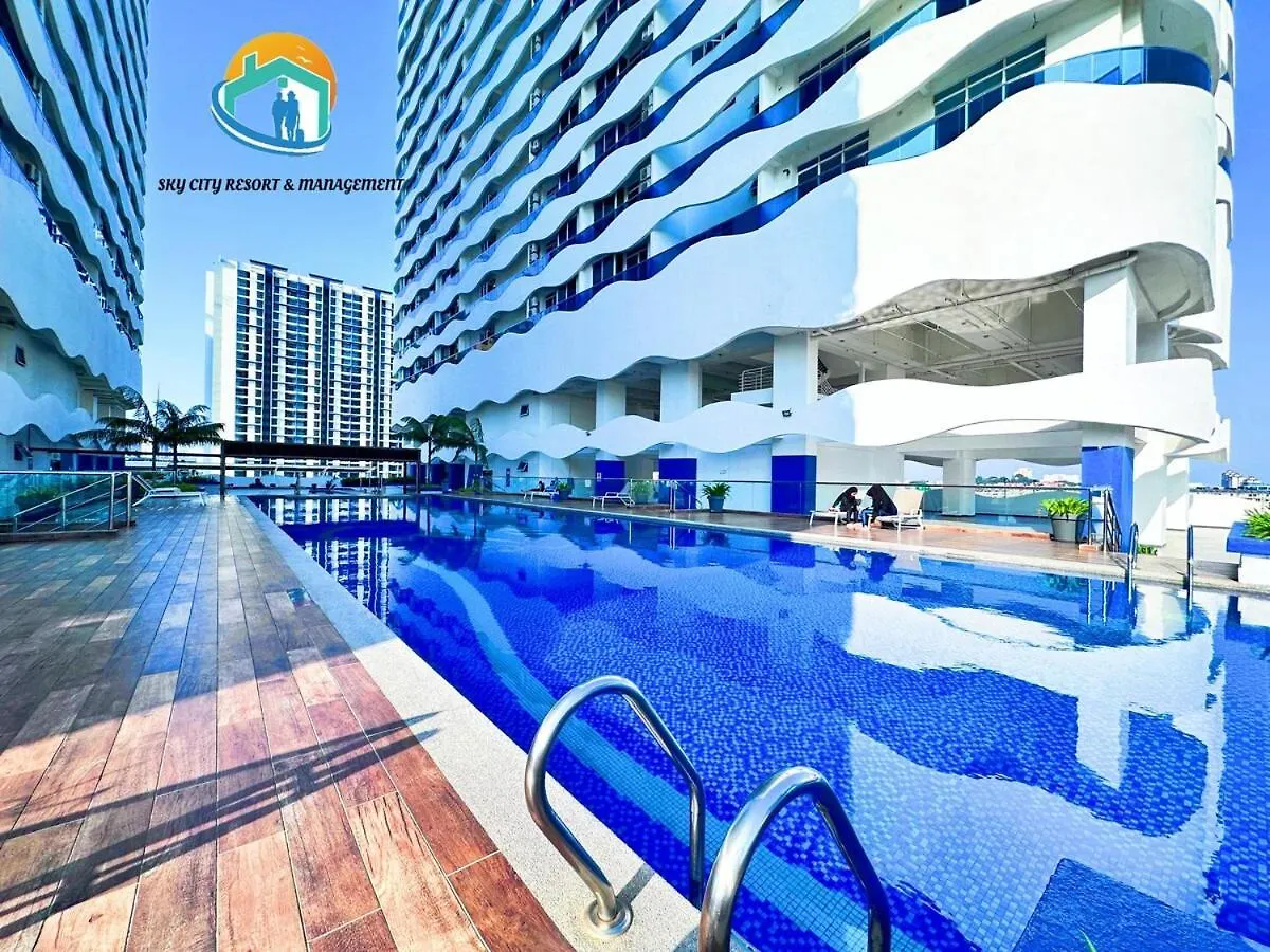 The Wave Malacca City 8Pax 3Bed Cultural Street Open Air Pool Game Console