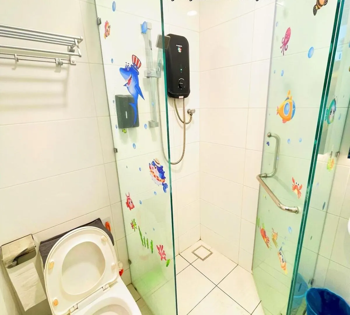 The Wave Malacca City 8Pax 3Bed Cultural Street Open Air Pool Game Console